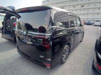 TOYOTA VOXY 2022/S-Z/ZWR90W — 18